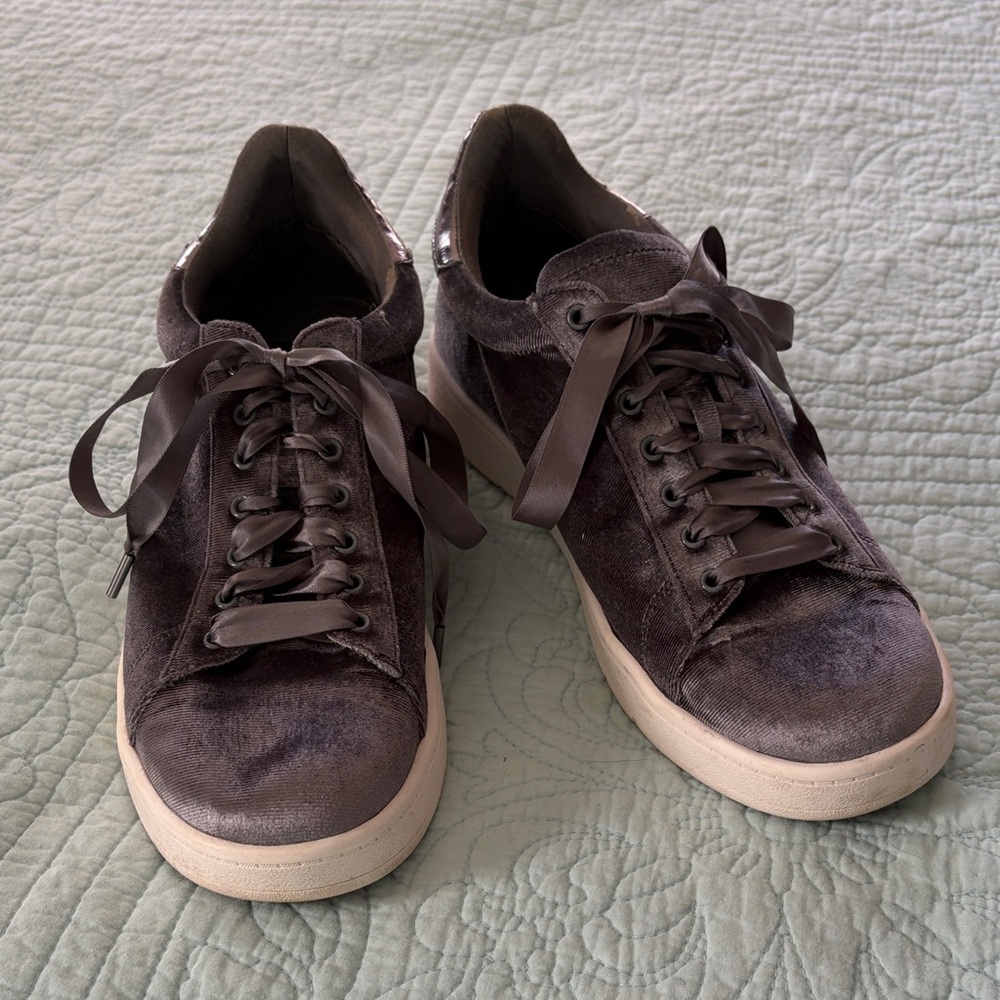 Elegant Velvet Women's Sneakers